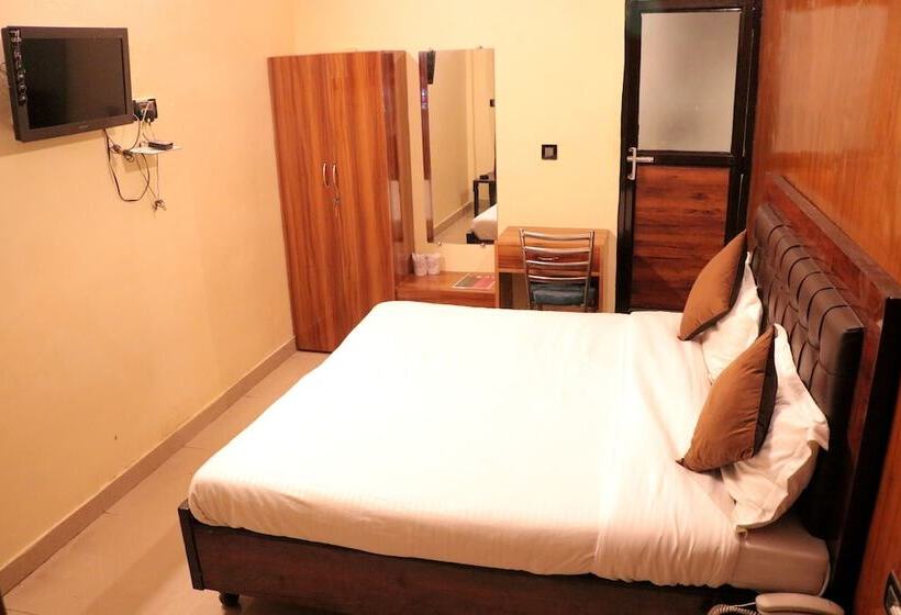 فندق Rajat Residency