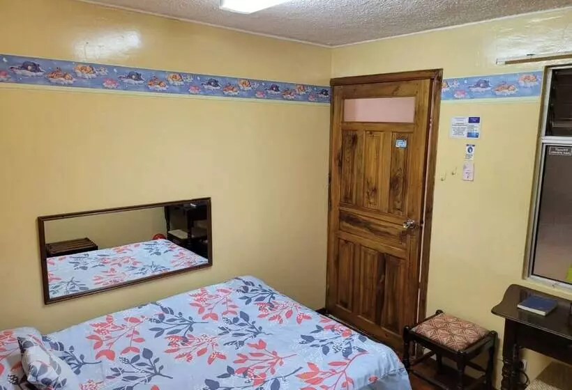 Retkeilymaja Hostal Viena