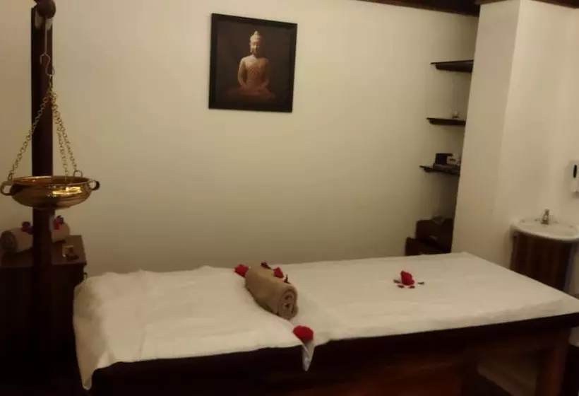 Hotelli Chandys Drizzle Drops Munnar Top Station