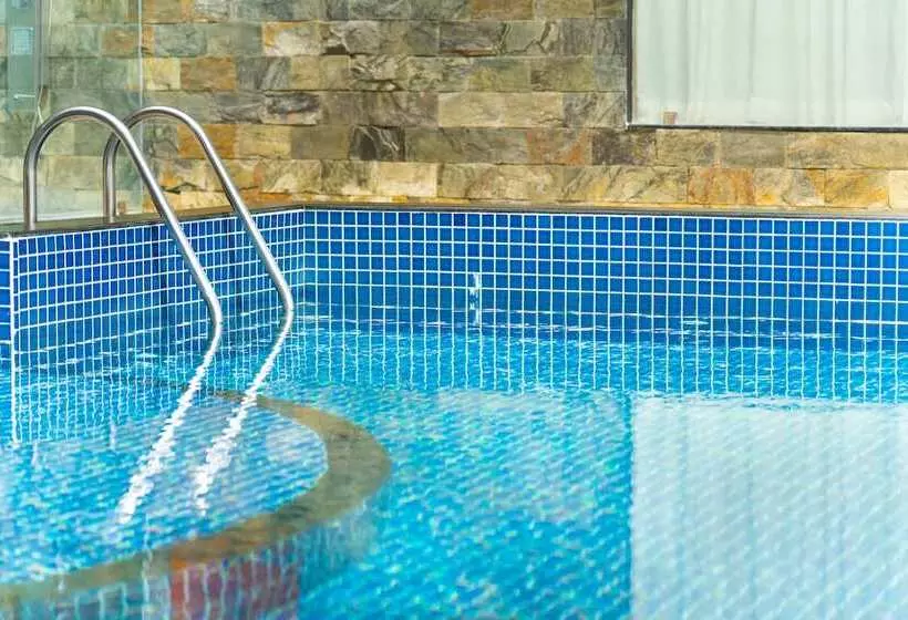 Hotelli Chandys Drizzle Drops Munnar Top Station