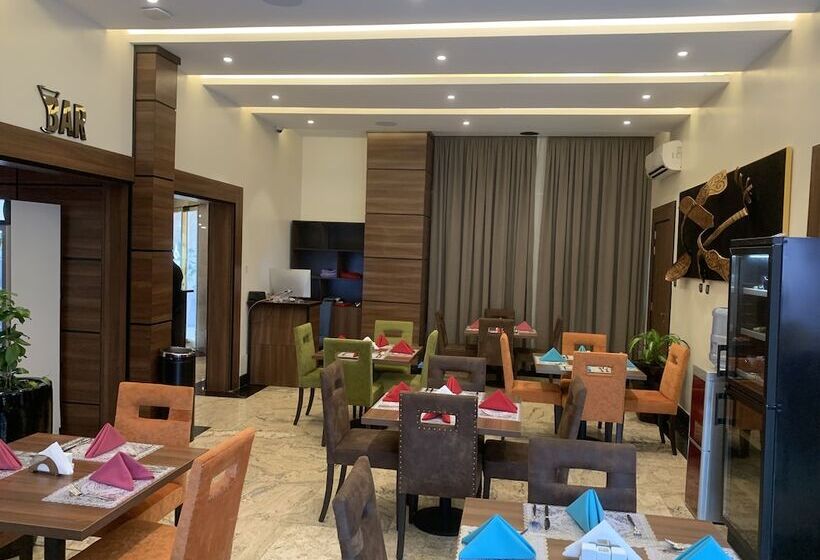 هتل Omedel Luxury