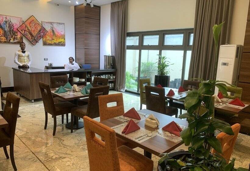 هتل Omedel Luxury