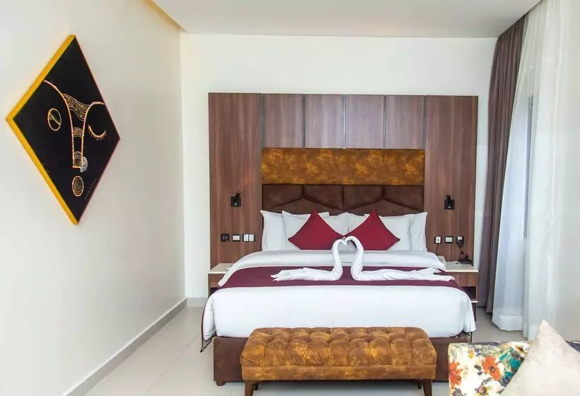 هتل Omedel Luxury