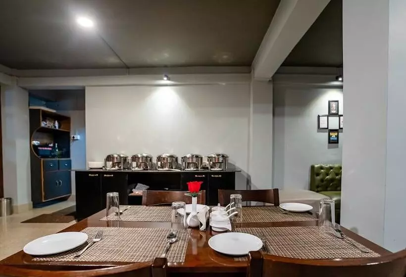 هتل Sparrow Juniper Tree 2 Min Walk To Mg Marg
