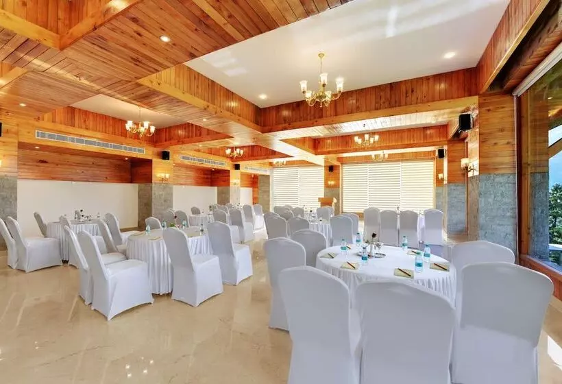 Tiaraa Hotels & Resorts A Luxury Resort Manali