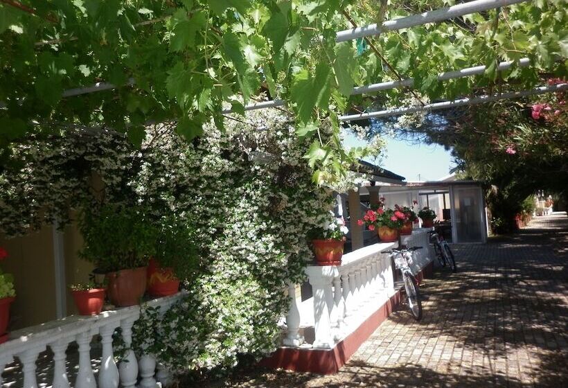 Eleni Family Apartments