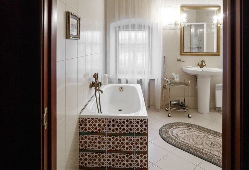 בית מלון כפרי Boutique Apartments Pokrovka 9a