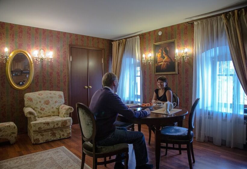 בית מלון כפרי Boutique Apartments Pokrovka 9a