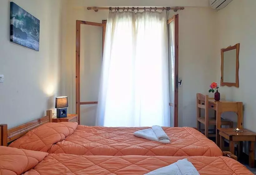 ホテル Feeloxenia Corfu Apartments