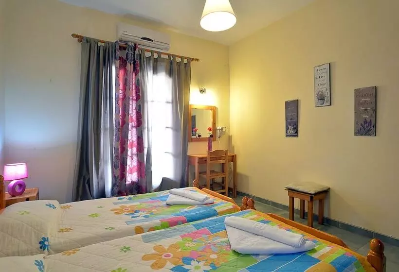 ホテル Feeloxenia Corfu Apartments