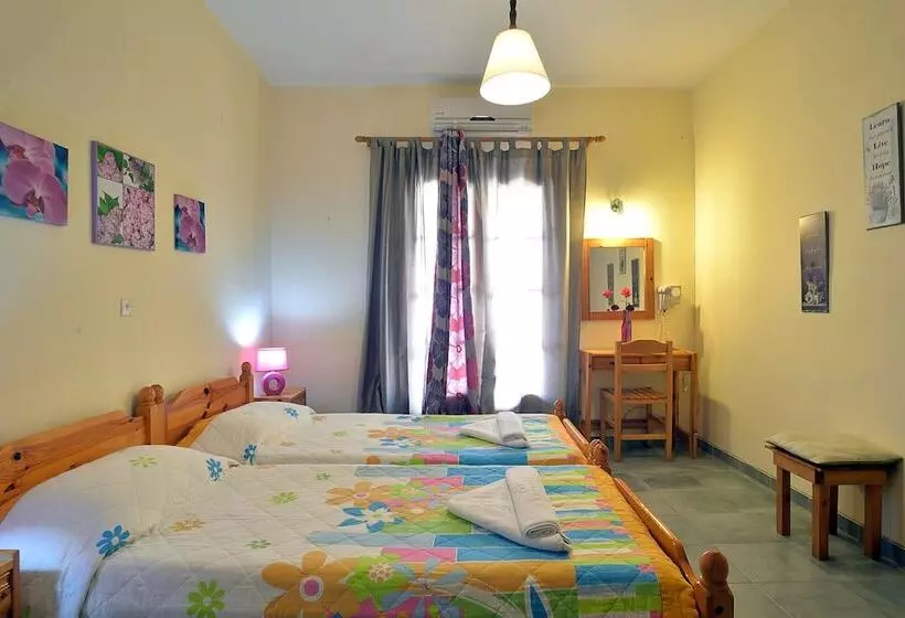 ホテル Feeloxenia Corfu Apartments