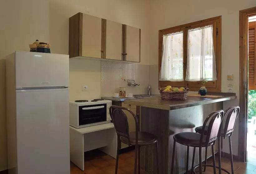 ホテル Feeloxenia Corfu Apartments