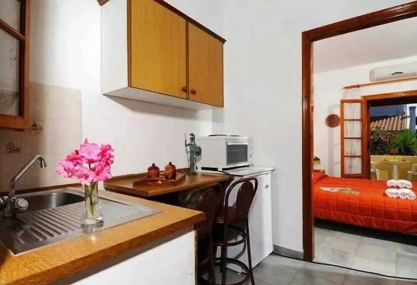 ホテル Feeloxenia Corfu Apartments