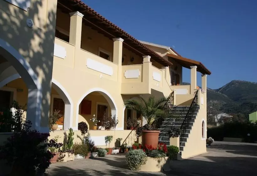 ホテル Feeloxenia Corfu Apartments