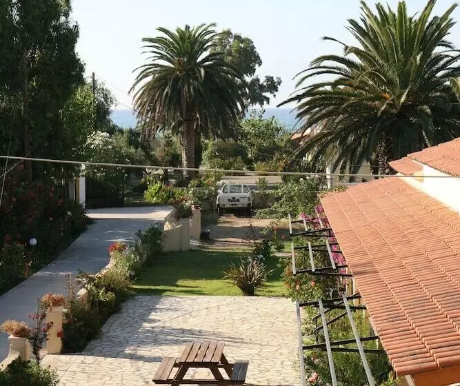 ホテル Feeloxenia Corfu Apartments