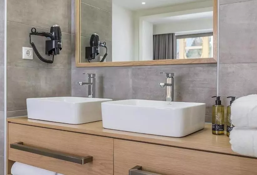 ホテル Lilium Luxury Suites