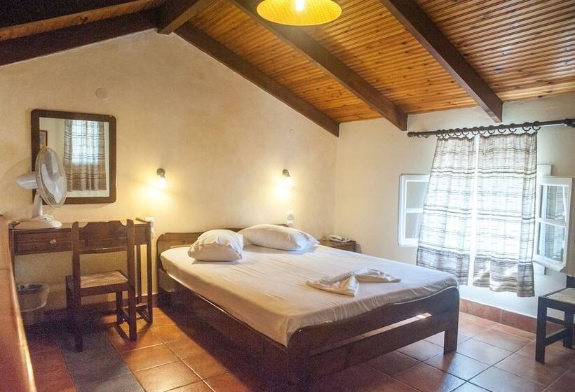 בית מלון כפרי Mouikis Sun Village