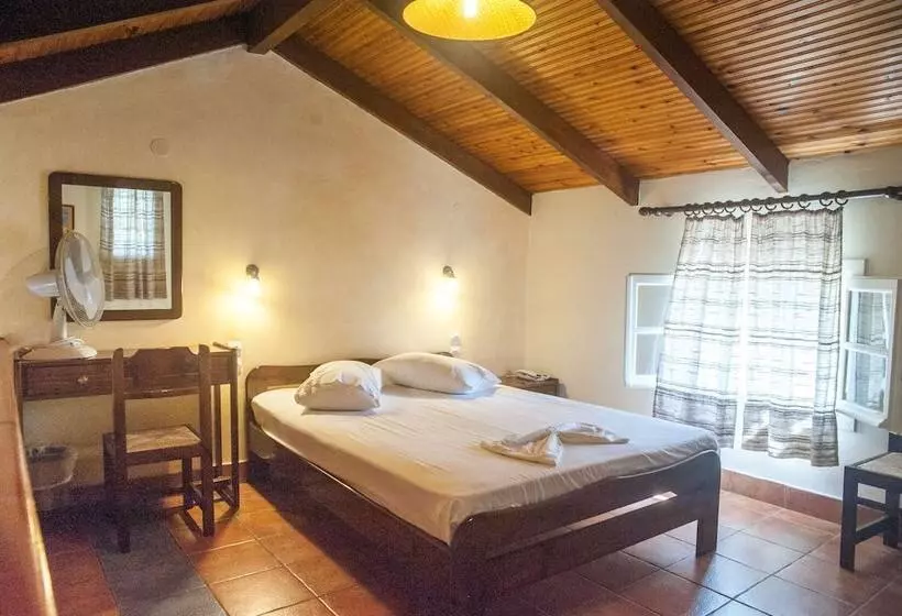 Hotelli Mouikis Sun Village