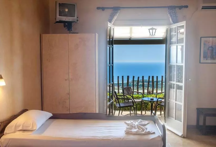 Hotelli Mouikis Sun Village
