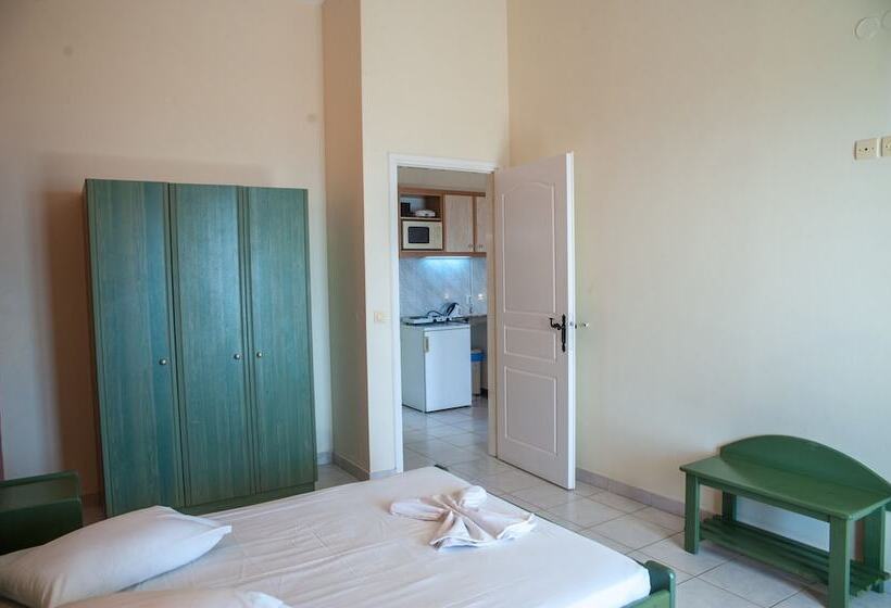 בית מלון כפרי Mouikis Sun Village