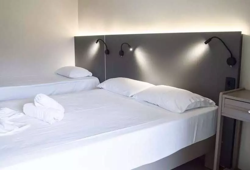 Hotelli Mouikis Sun Village