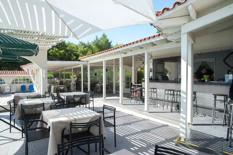 Hotelli Mouikis Sun Village