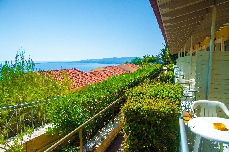 בית מלון כפרי Mouikis Sun Village