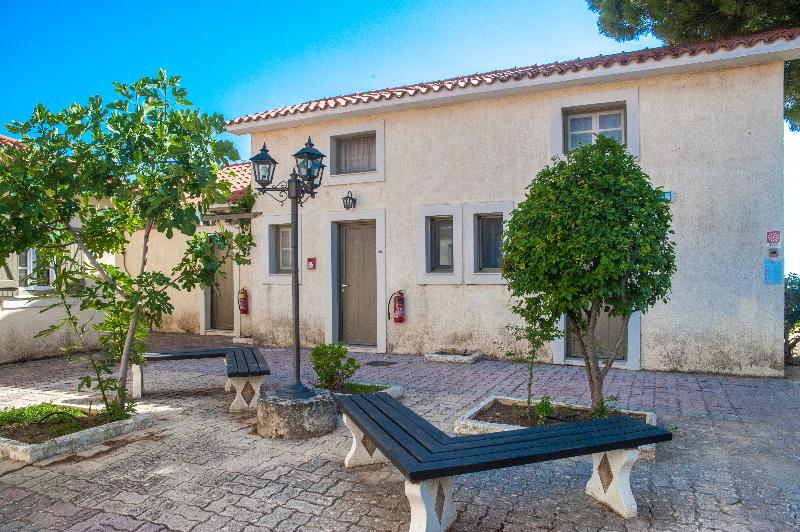 בית מלון כפרי Mouikis Sun Village