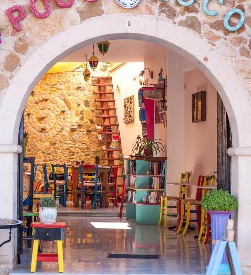 Отель Poco Loco Bed & Breakfast