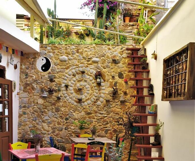 Отель Poco Loco Bed & Breakfast