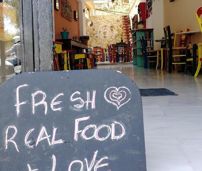 Отель Poco Loco Bed & Breakfast