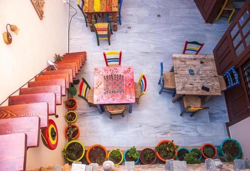 Отель Poco Loco Bed & Breakfast