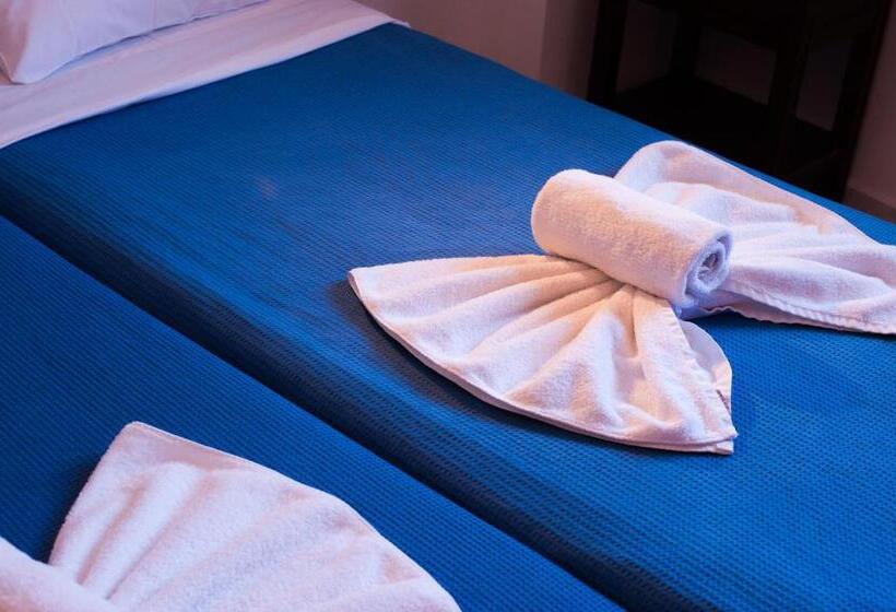 Отель Poco Loco Bed & Breakfast