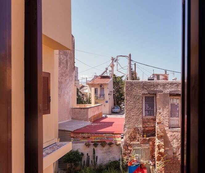 Отель Poco Loco Bed & Breakfast