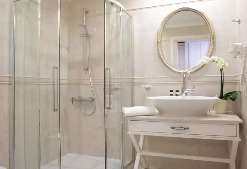 Royal Nidri Hotel & Apartments