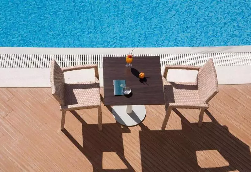 Royal Nidri Hotel & Apartments