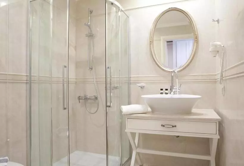 Royal Nidri Hotel & Apartments
