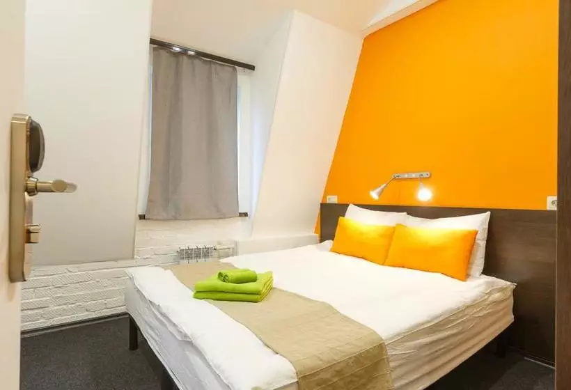 Station Hotel A1
