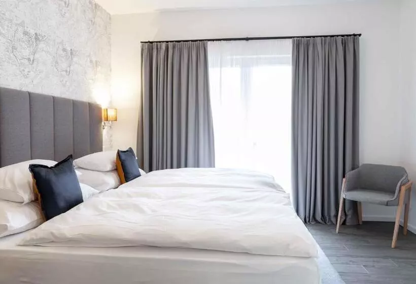 Equitana Hotel Resort