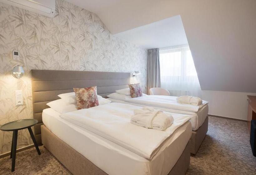 Equitana Hotel Resort