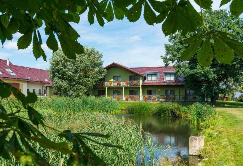 Equitana Hotel Resort