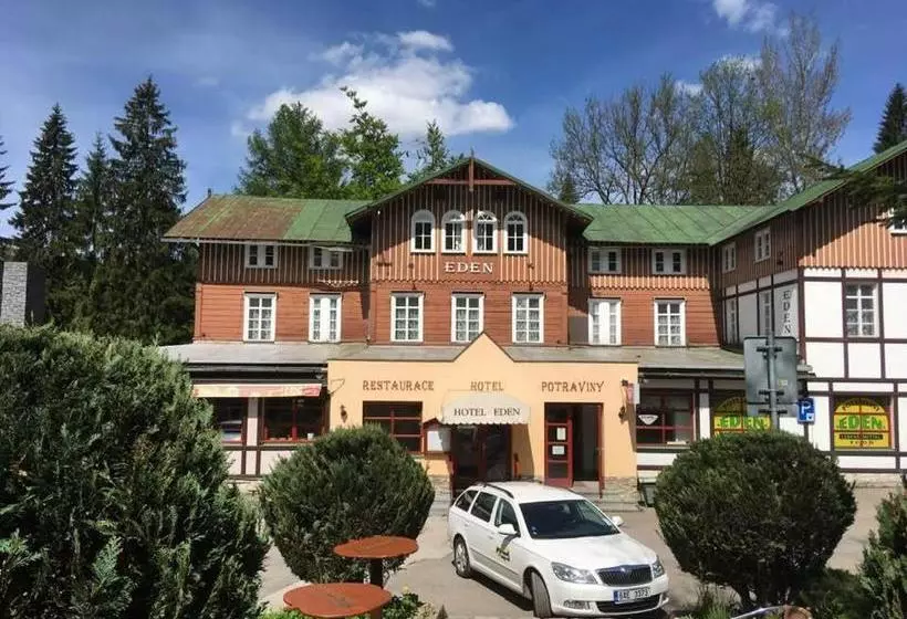 هتل Hostel Eden