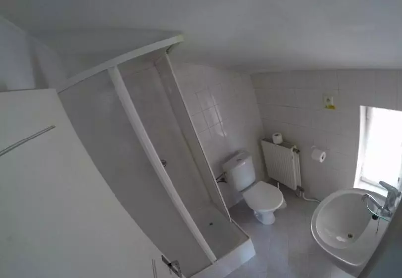 هتل Hostel Eden
