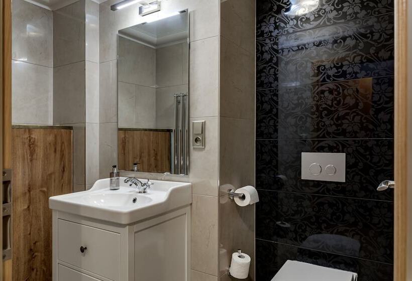 هتل Louren The Bridge Inn