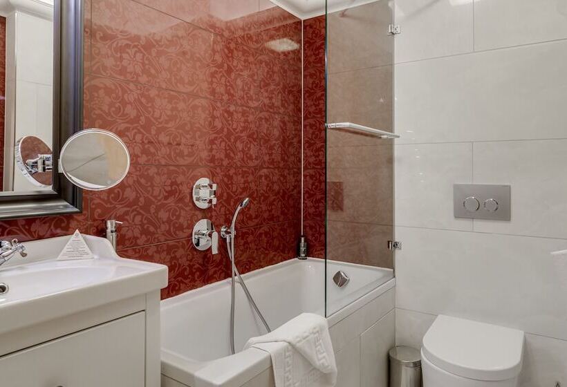 هتل Louren The Bridge Inn