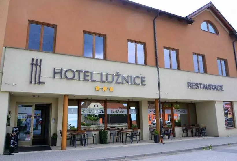 هتل Lužnice
