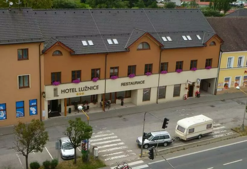 هتل Lužnice