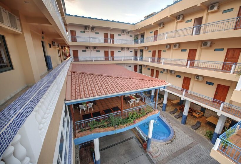 فندق Puntarenas Beach