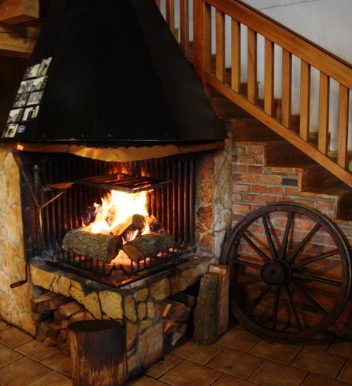 בית מלון כפרי Steak Restaurant Penzion Country Saloon