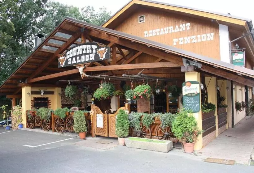 ホテル Steak Restaurant Penzion Country Saloon